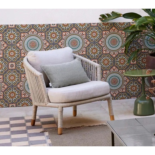 Moments lounge chair